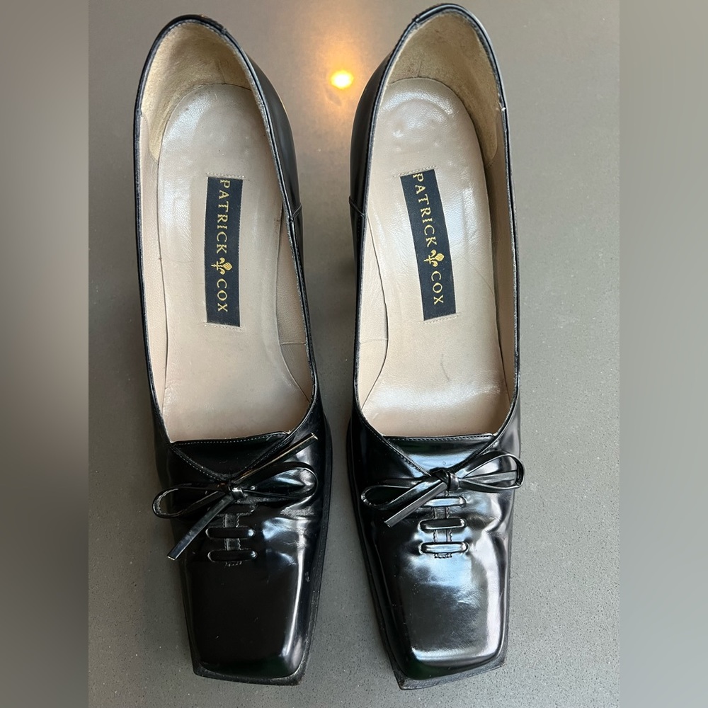 Black, dressy pumps, work of art, exquisite